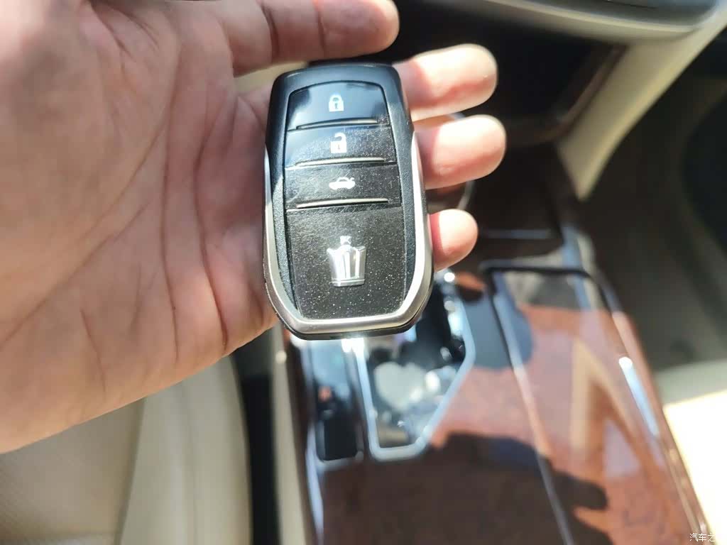 Toyota Crown, 2018 12