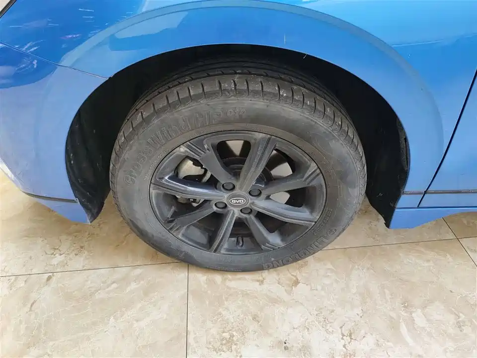 BYD e2