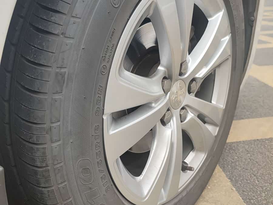 Peugeot 408 2015, фото 15