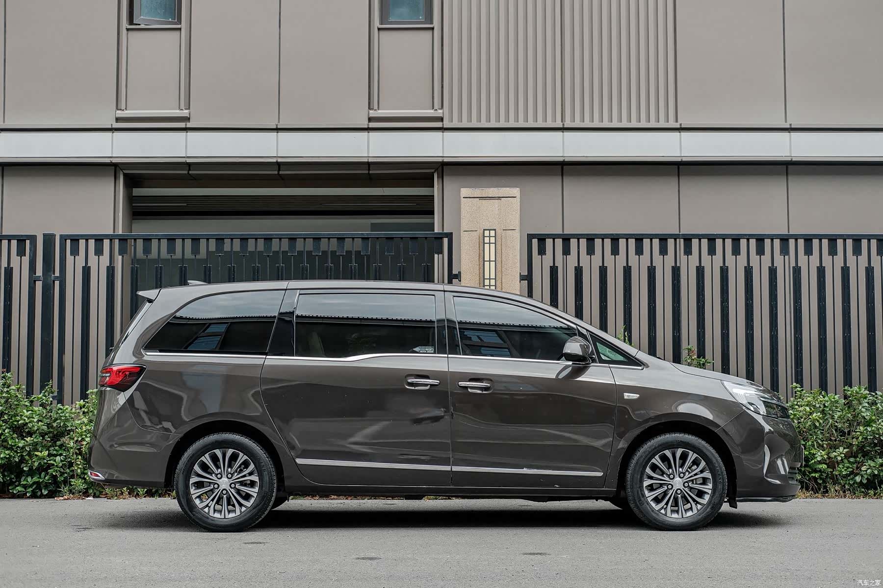 Buick GL8, 2020 4