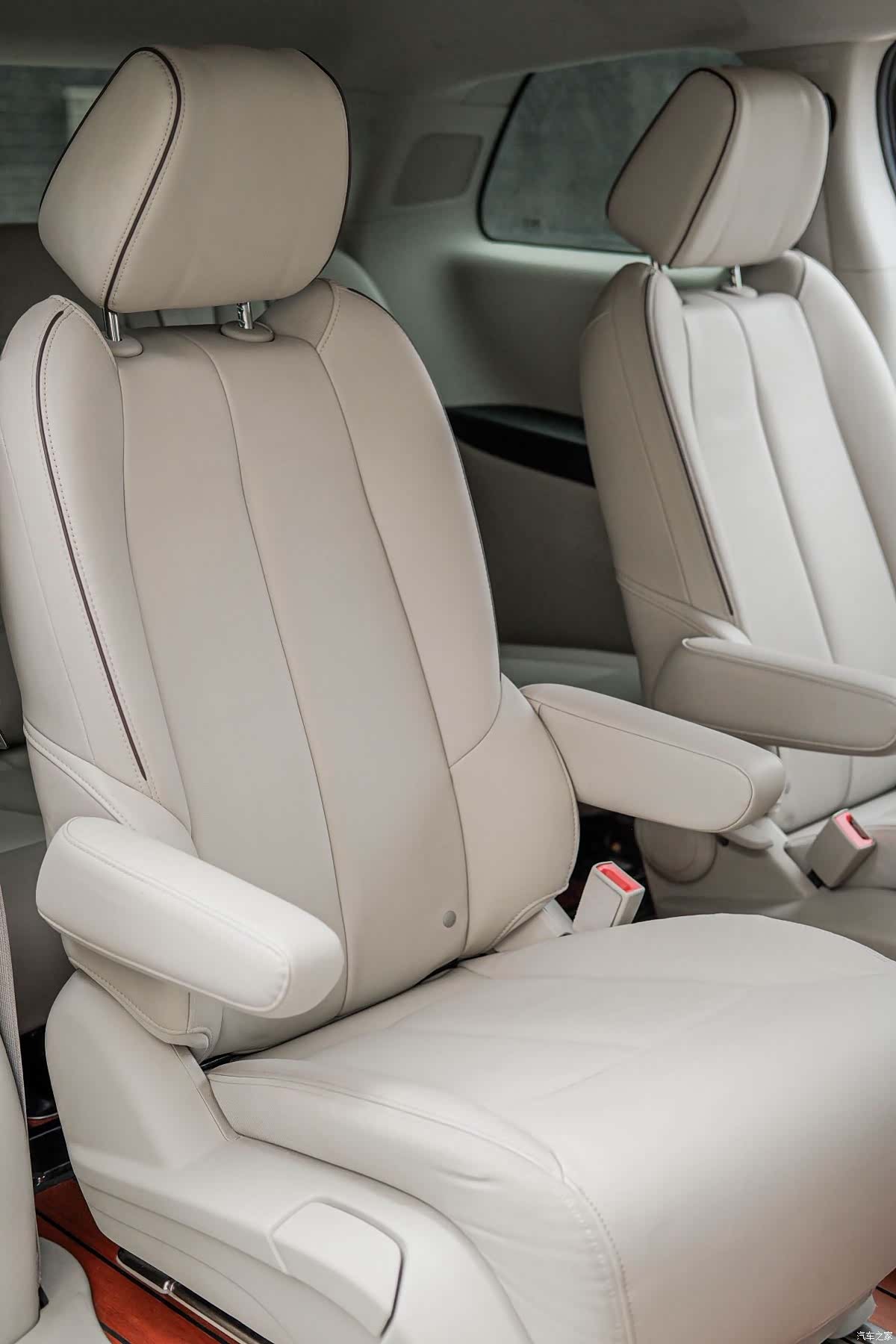 Buick GL8, 2020 13