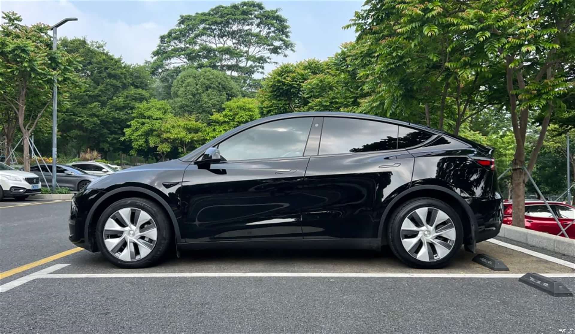 Tesla Model Y, 2023 4