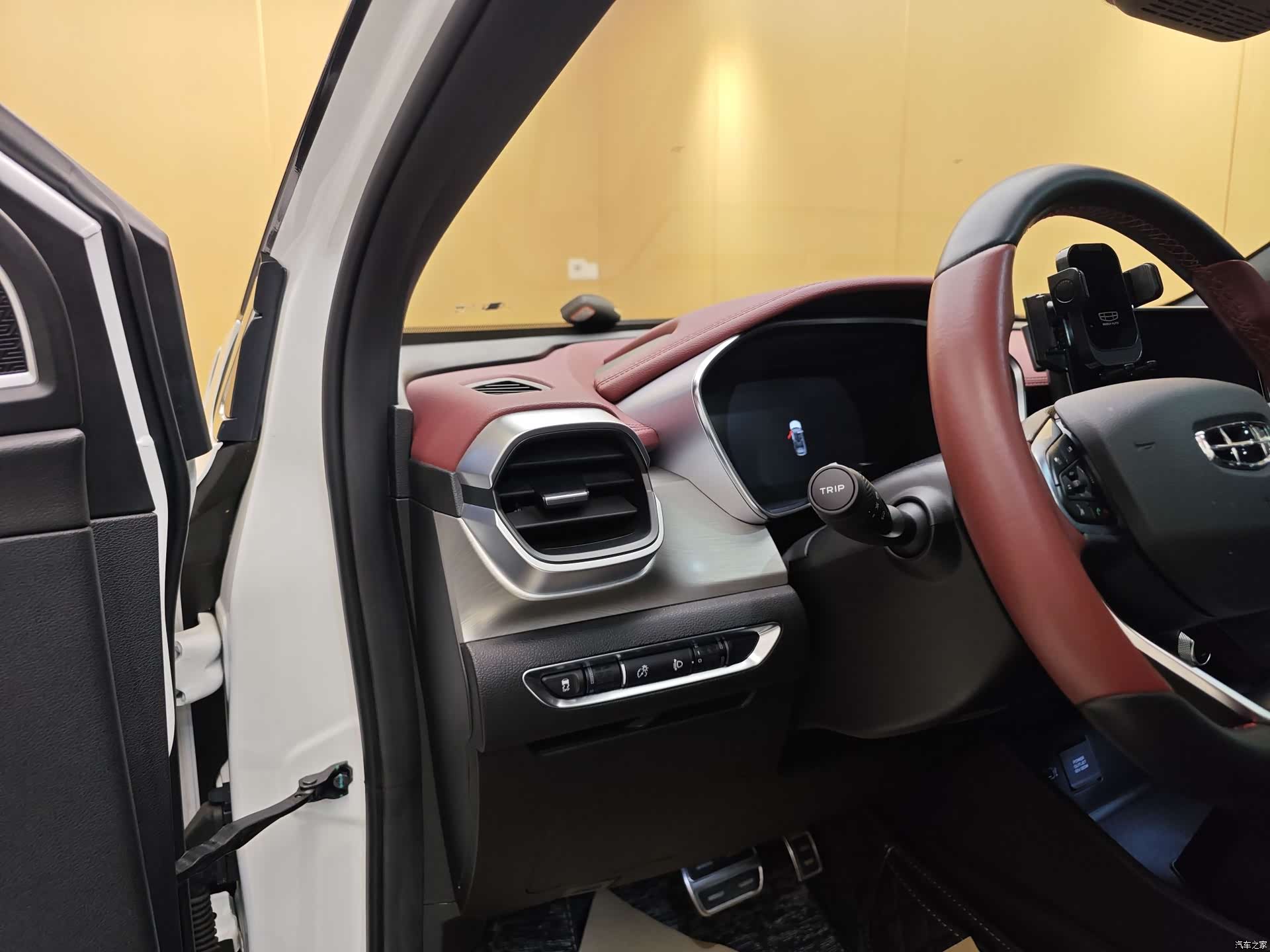 Geely Coolray, 2021 12