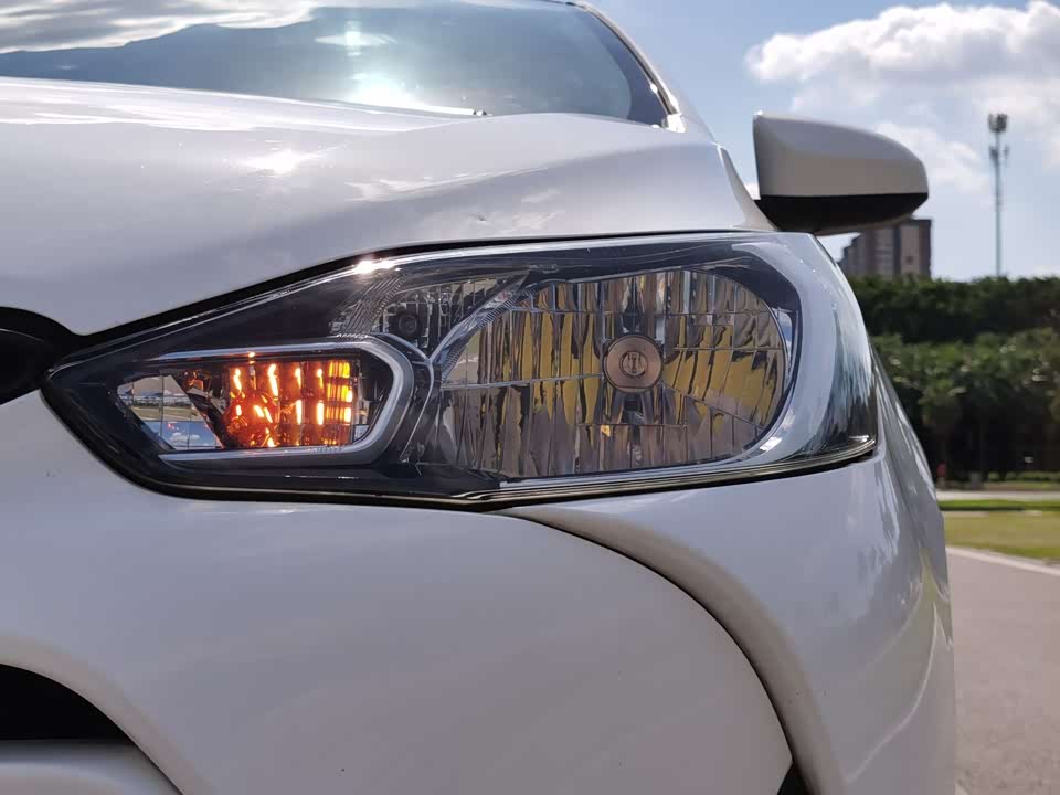 Toyota YARiS L to enjoy Toyota YARiS L to enjoy