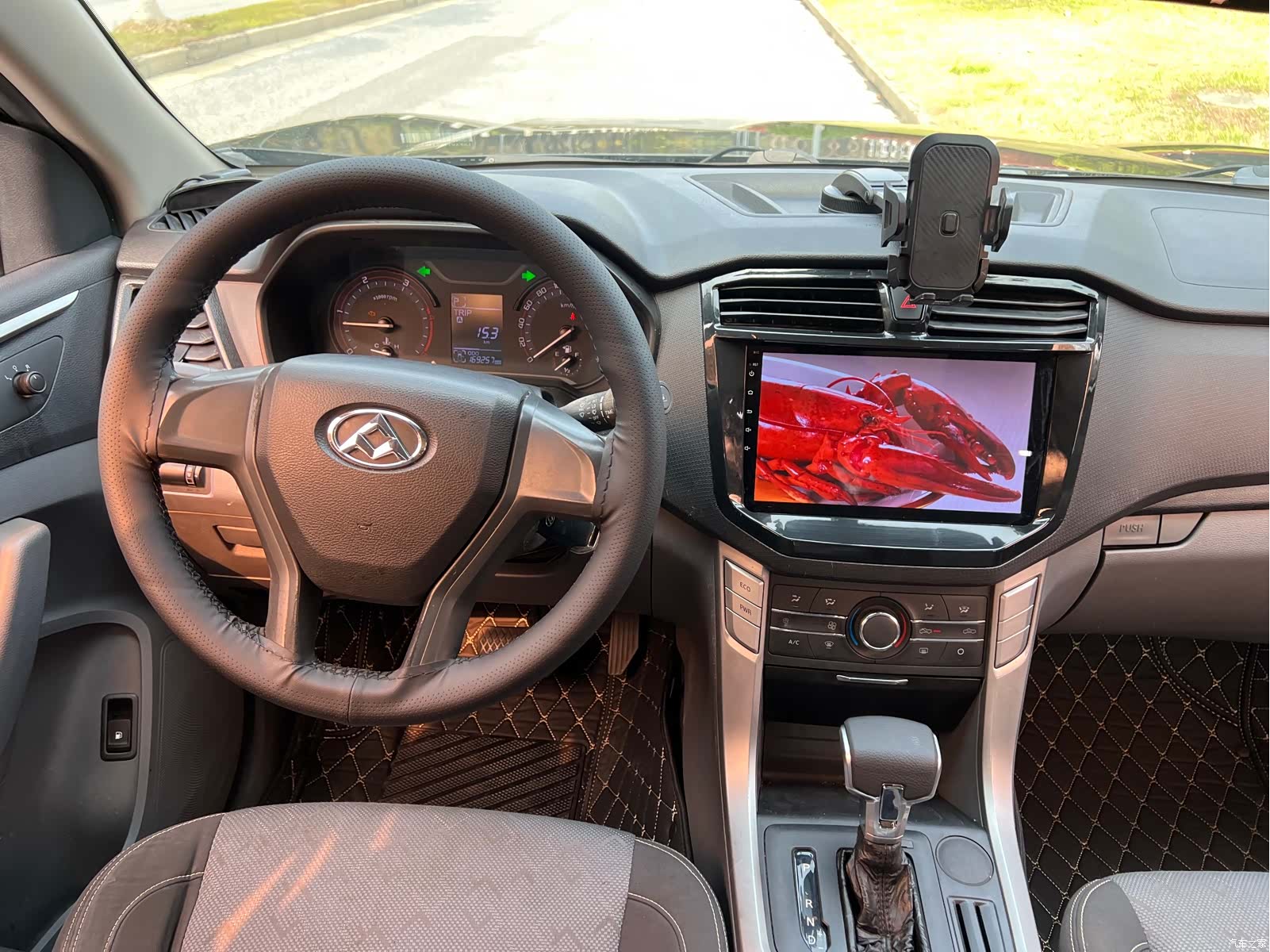 Maxus T60, 2018 15