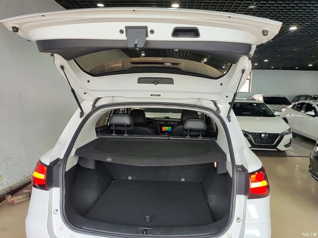 Roewe RX3, 2020 15