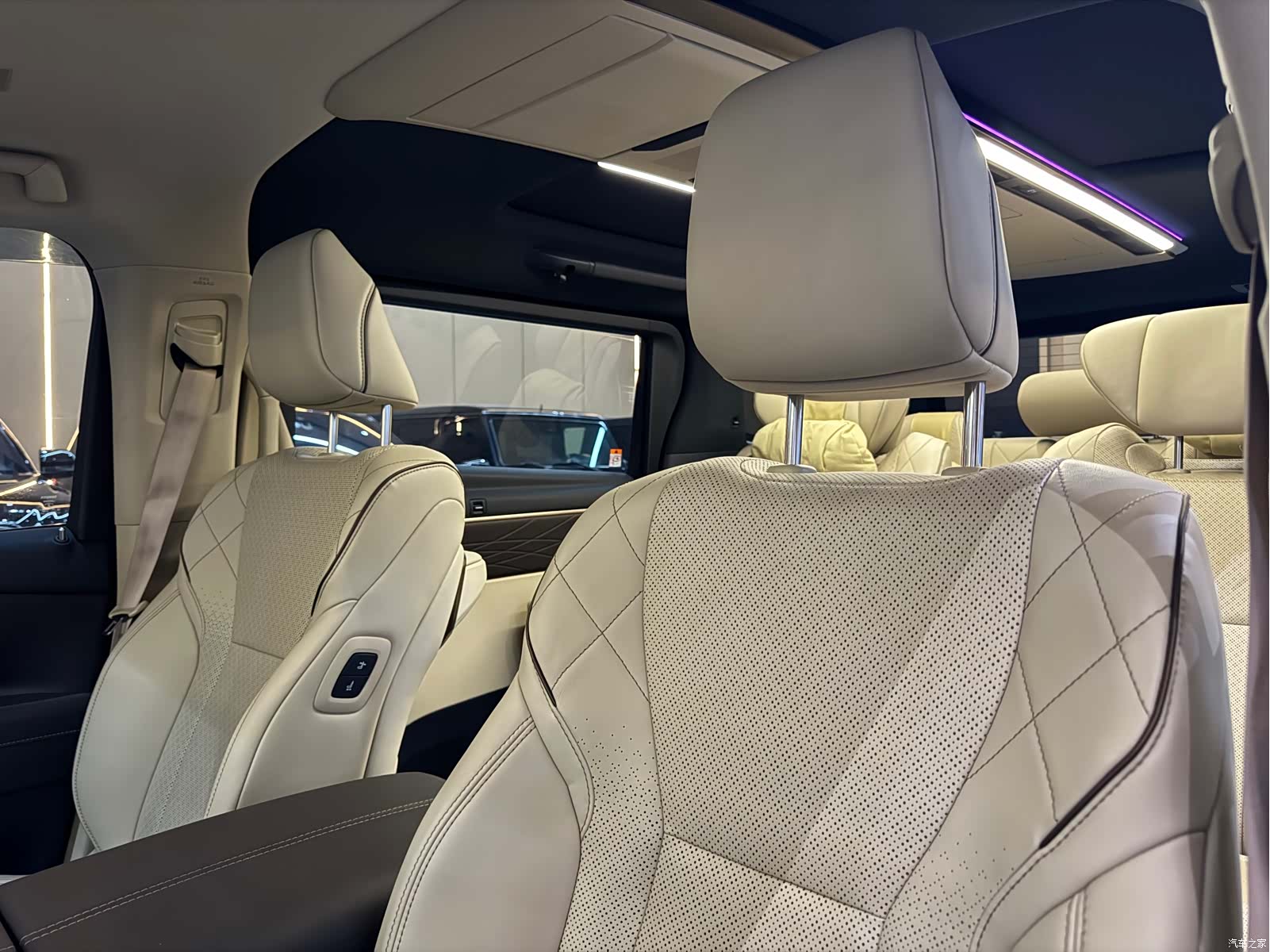 Toyota Vellfire, 2023 9