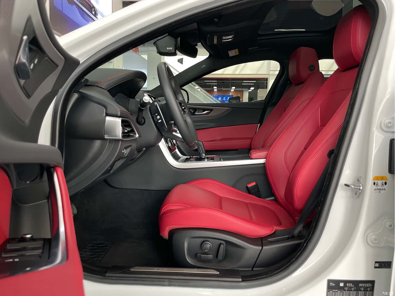 Land Rover XEL, 2022 6