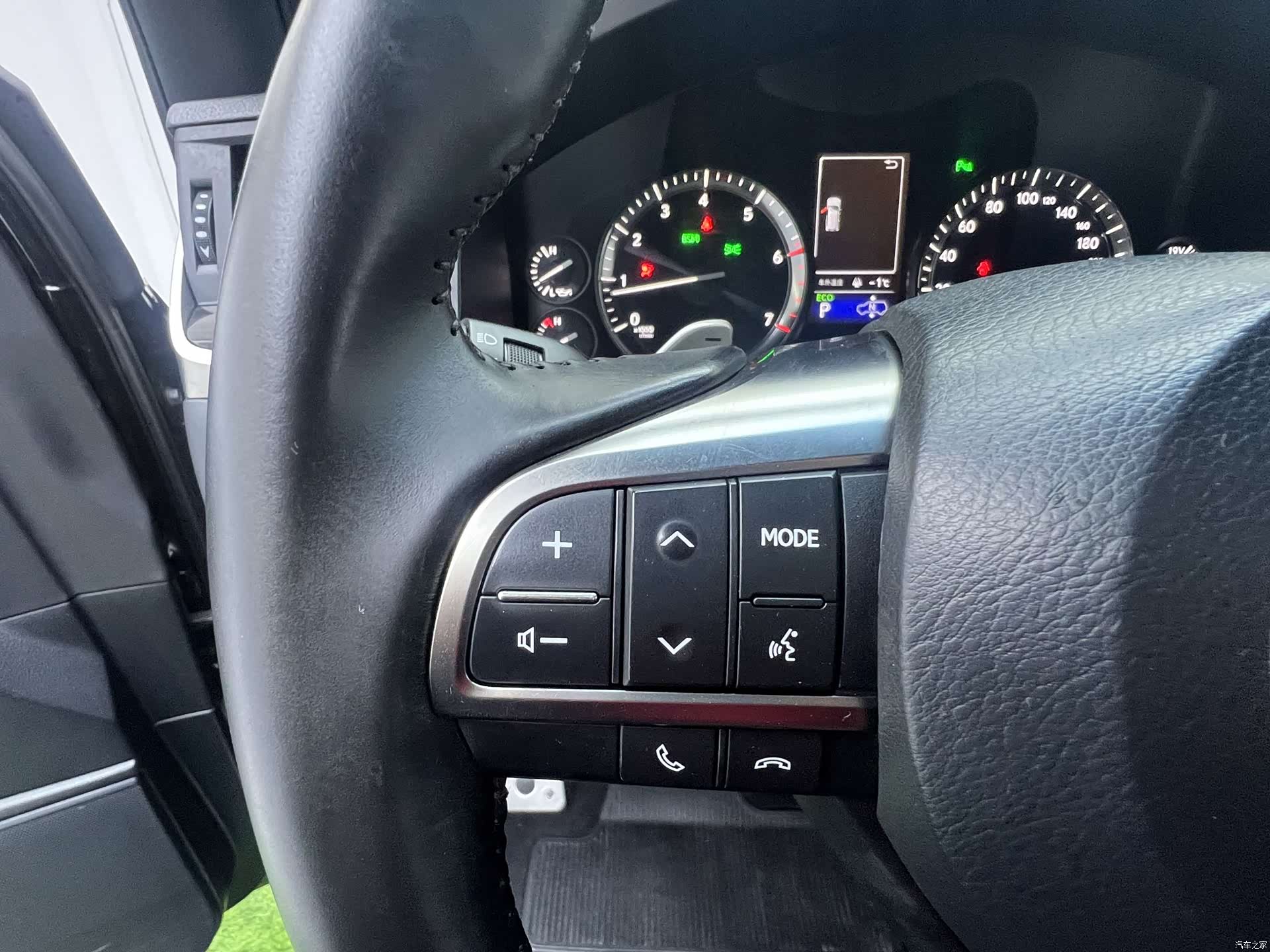 Lexus LX, 2019 18