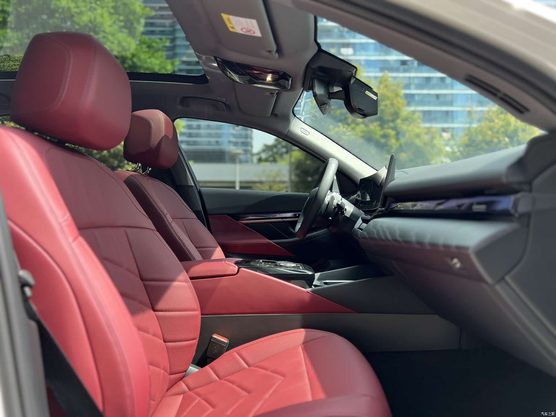 BMW 5 Series, 2024 14
