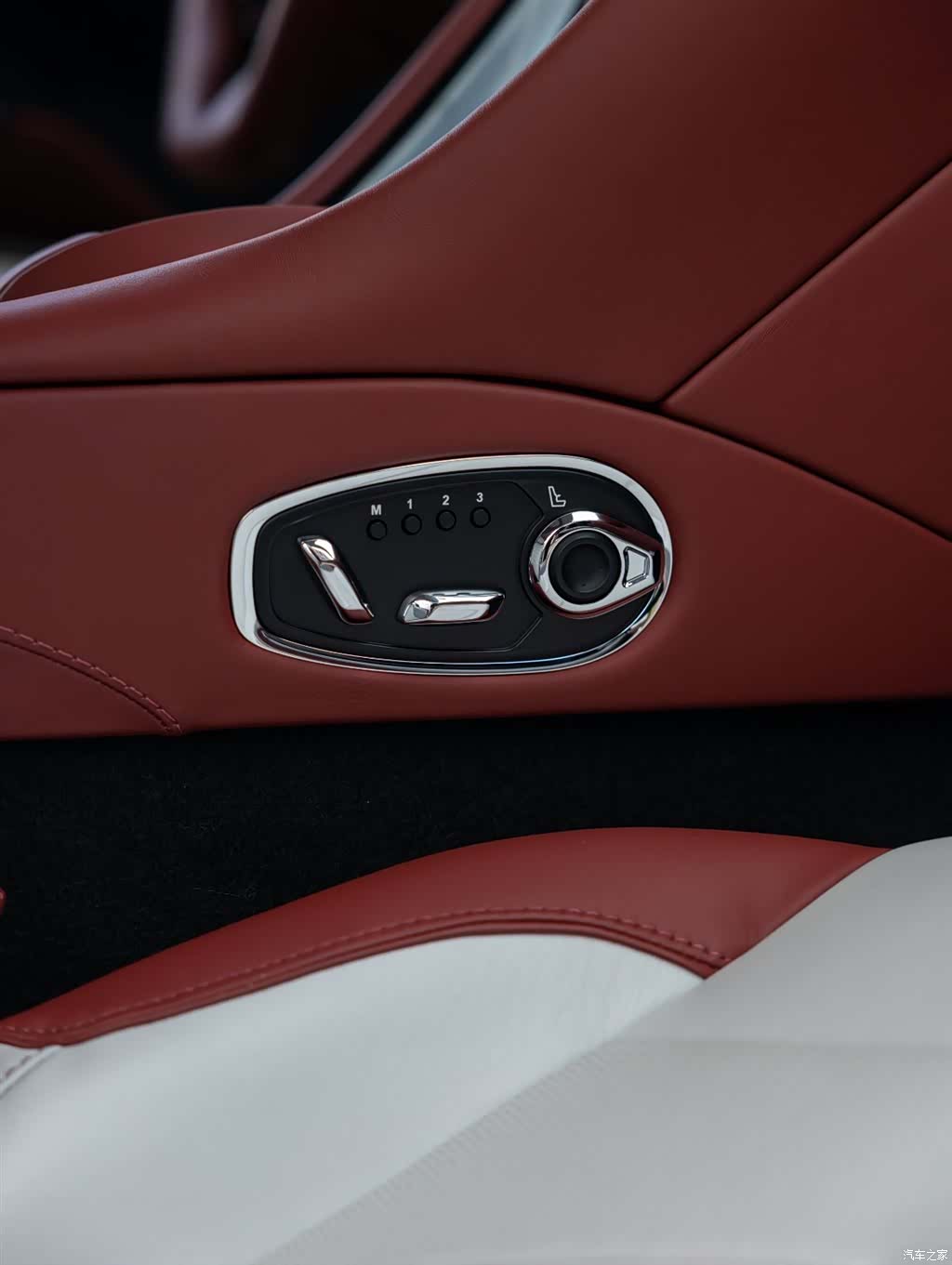 Aston Martin DBS, 2019 14
