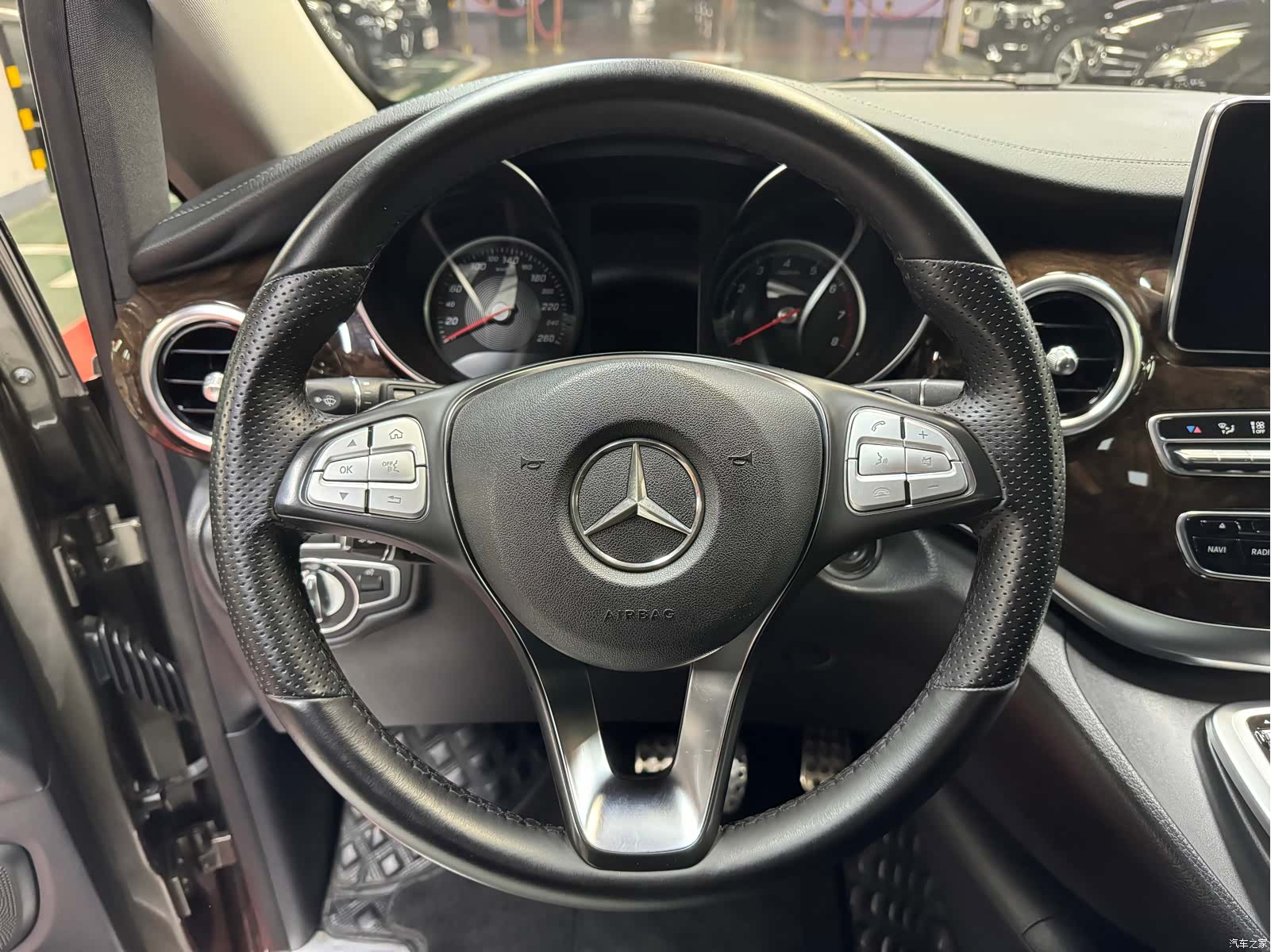 Mercedes-Benz V-Class, 2018 15