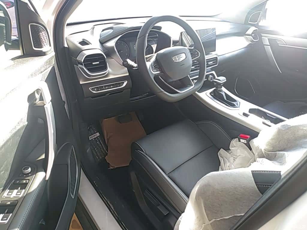 Geely Coolray, 2026 16