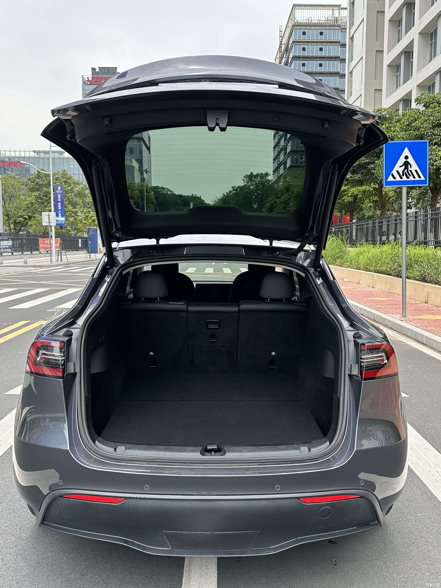 Tesla Model Y, 2021 7