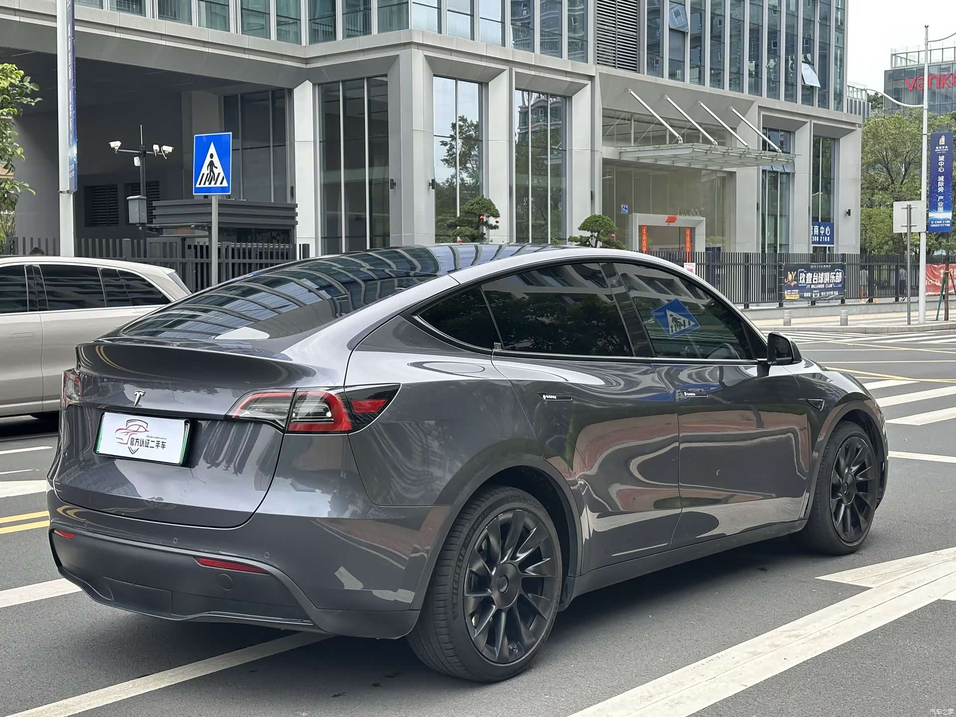 Tesla Model Y, 2021 4