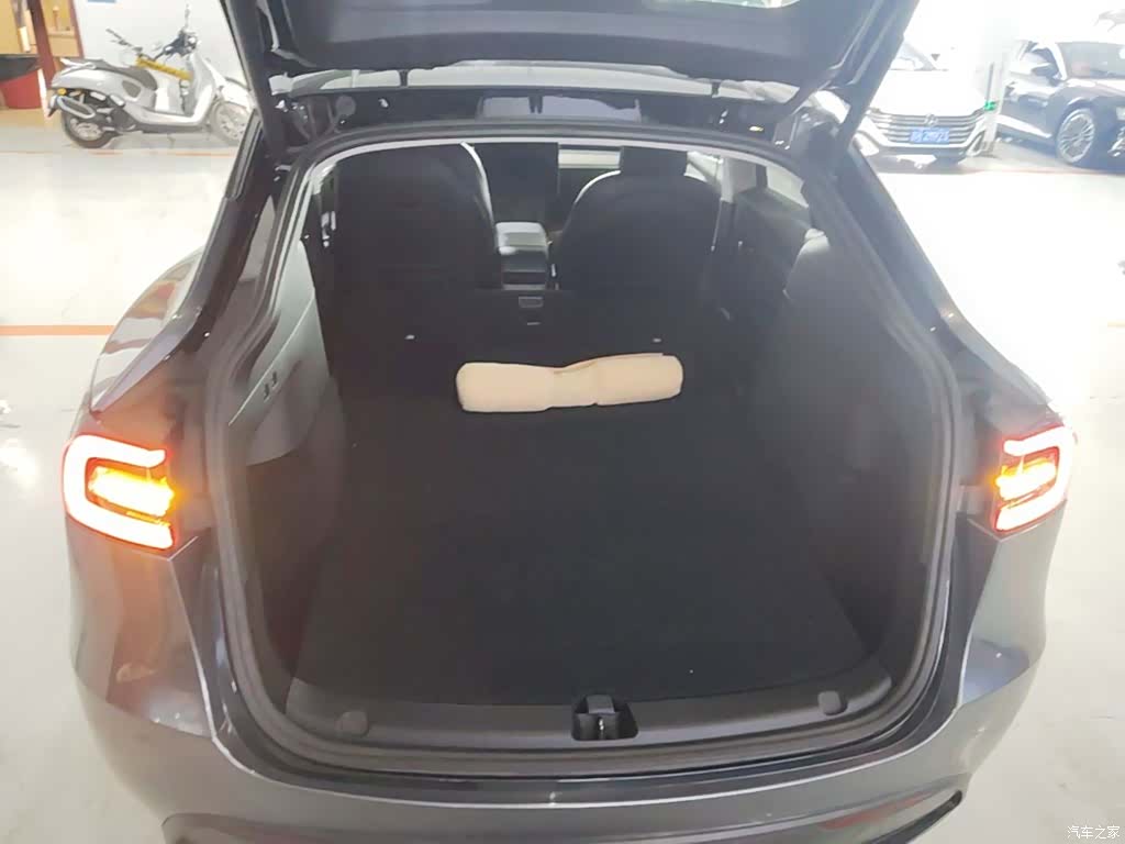 Tesla Model Y, 2022 19