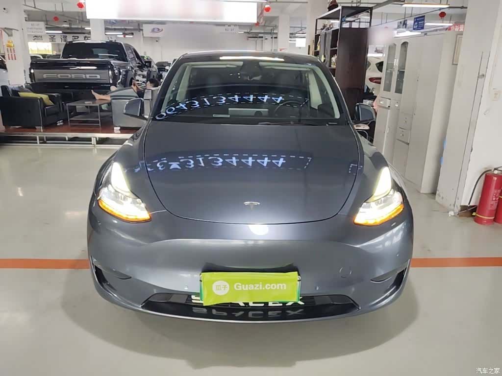 Tesla Model Y, 2022 3