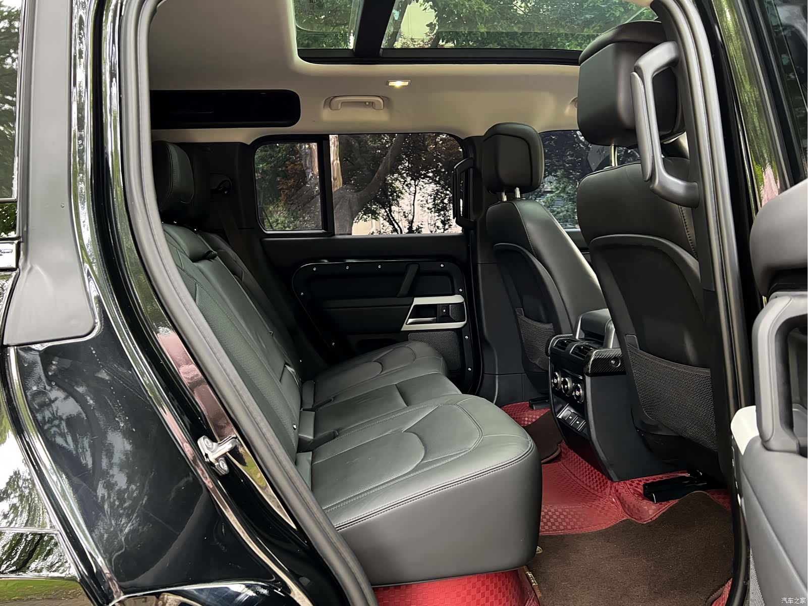 Land Rover Defender, 2024 10
