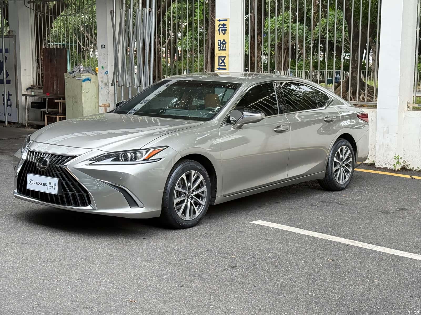 Lexus ES, 2024 3