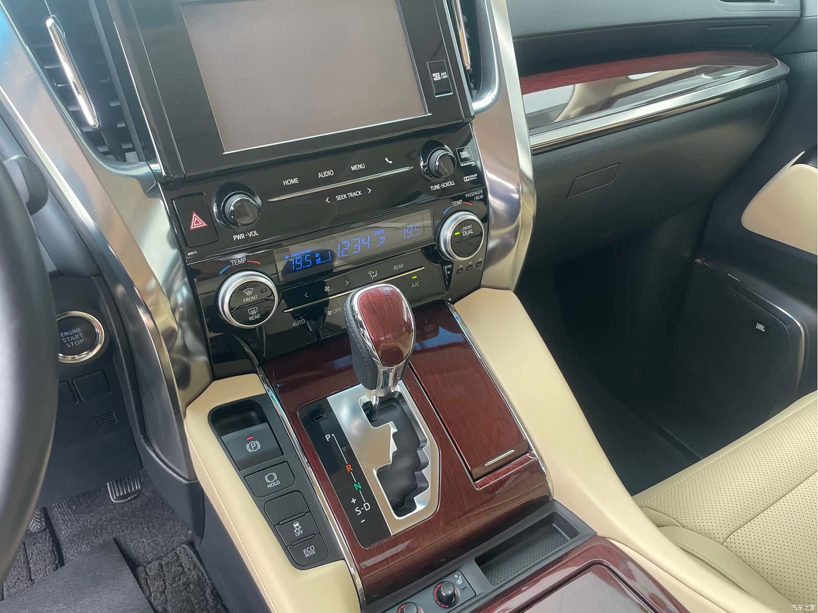 Toyota Alphard, 2018 8