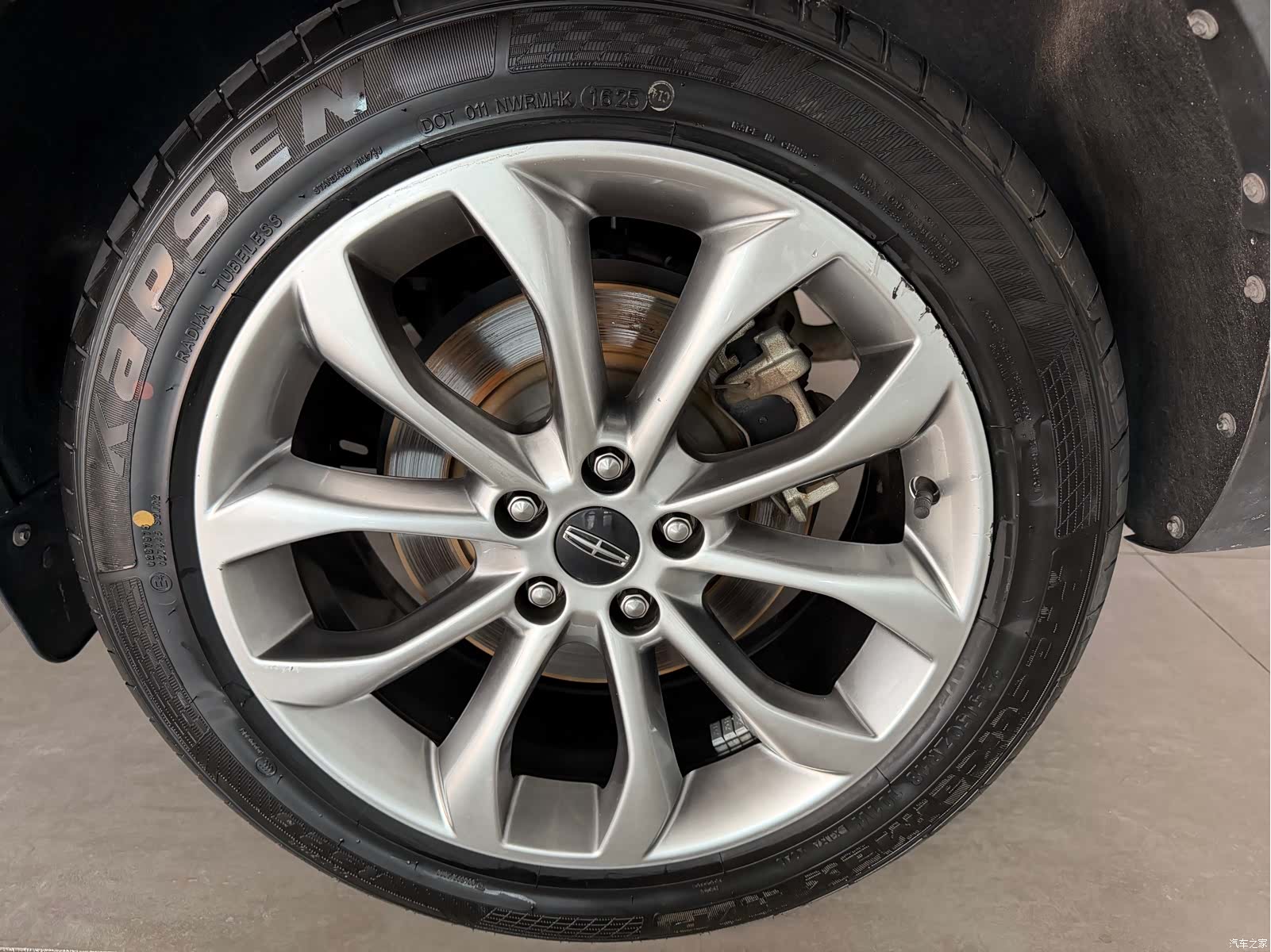 Lincoln MKC, 2019 18