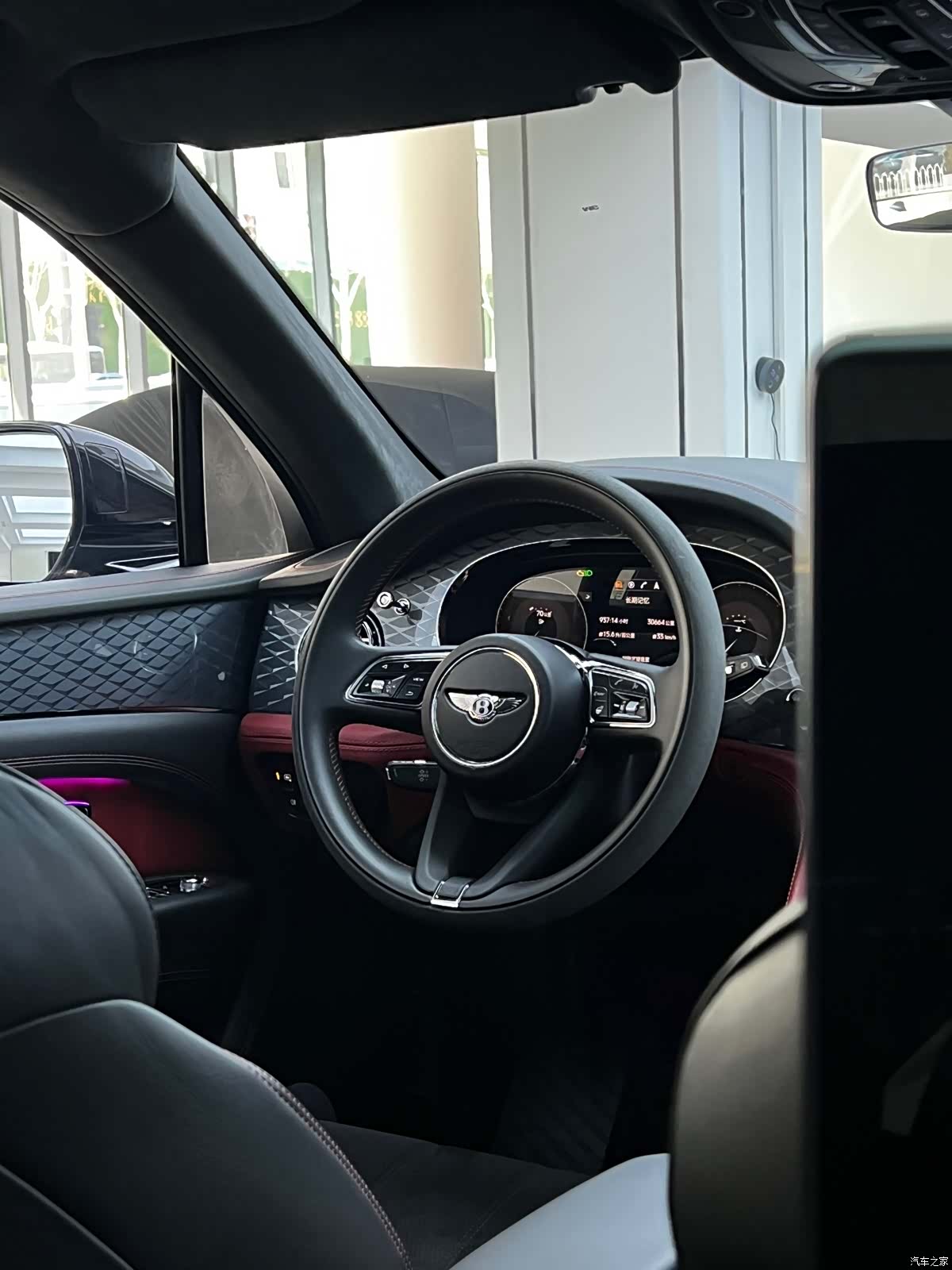 Bentley Bentayga, 2022 26