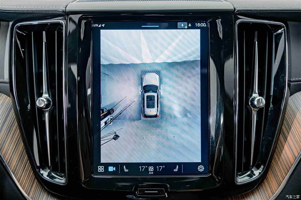 Volvo XC60, 2025 11