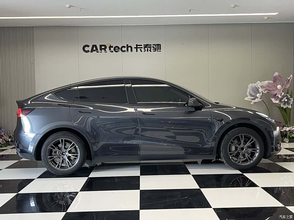 Tesla Model Y, 2025 4