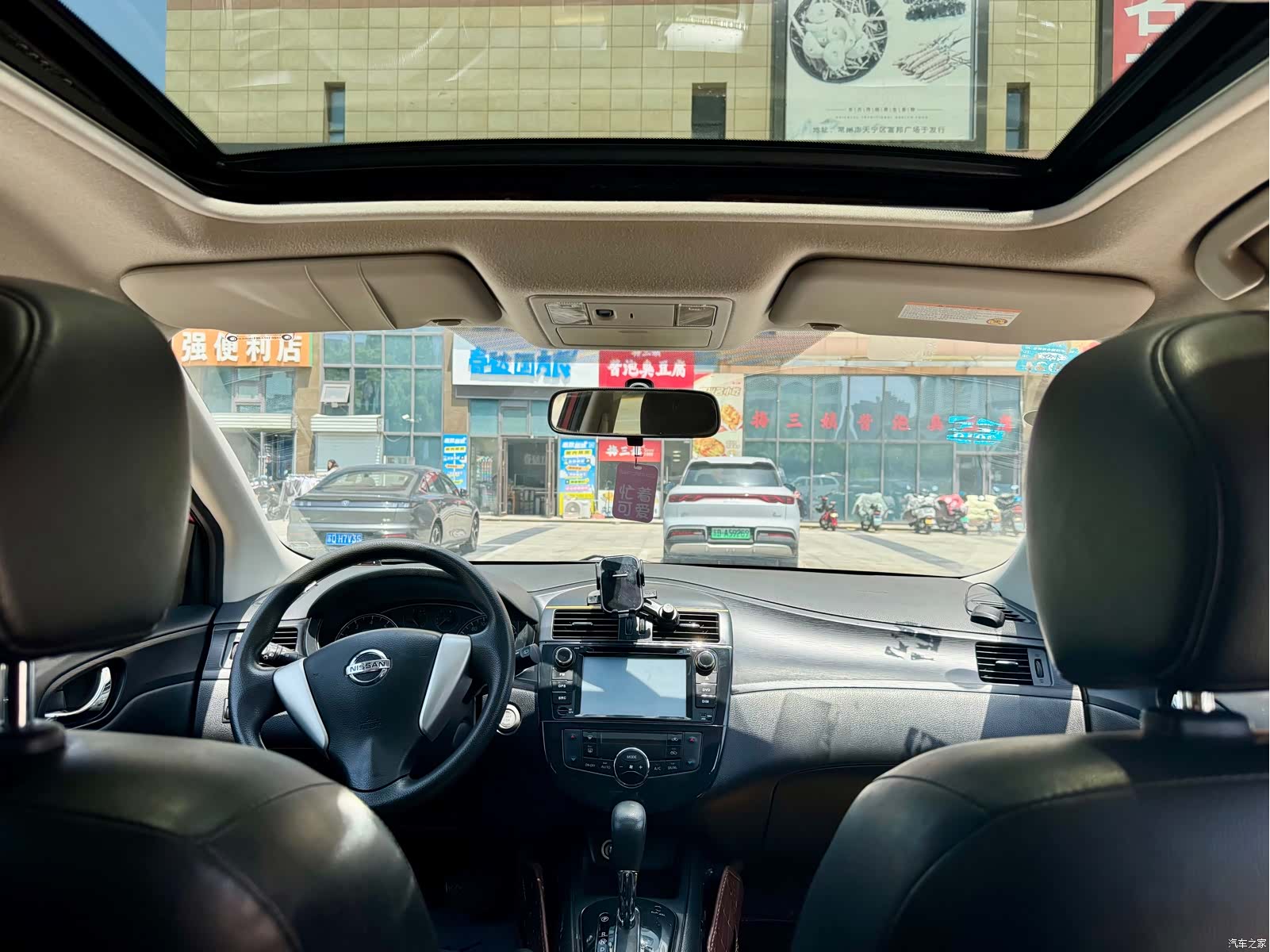 Nissan Tiida, 2012 15