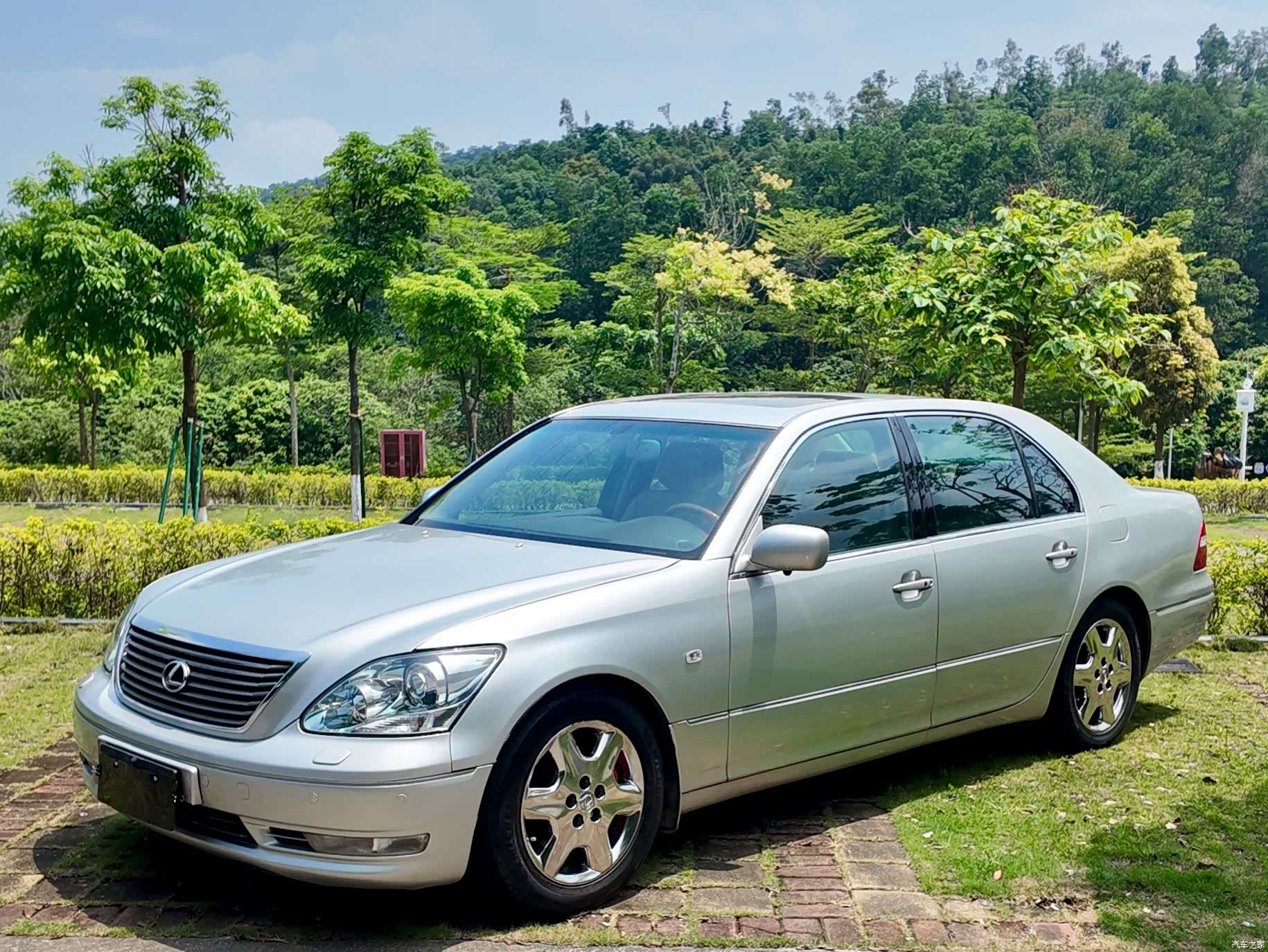Lexus LS, 2005 1