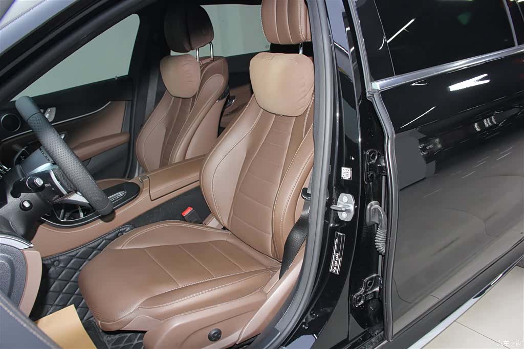Mercedes-Benz E-Class, 2023 18