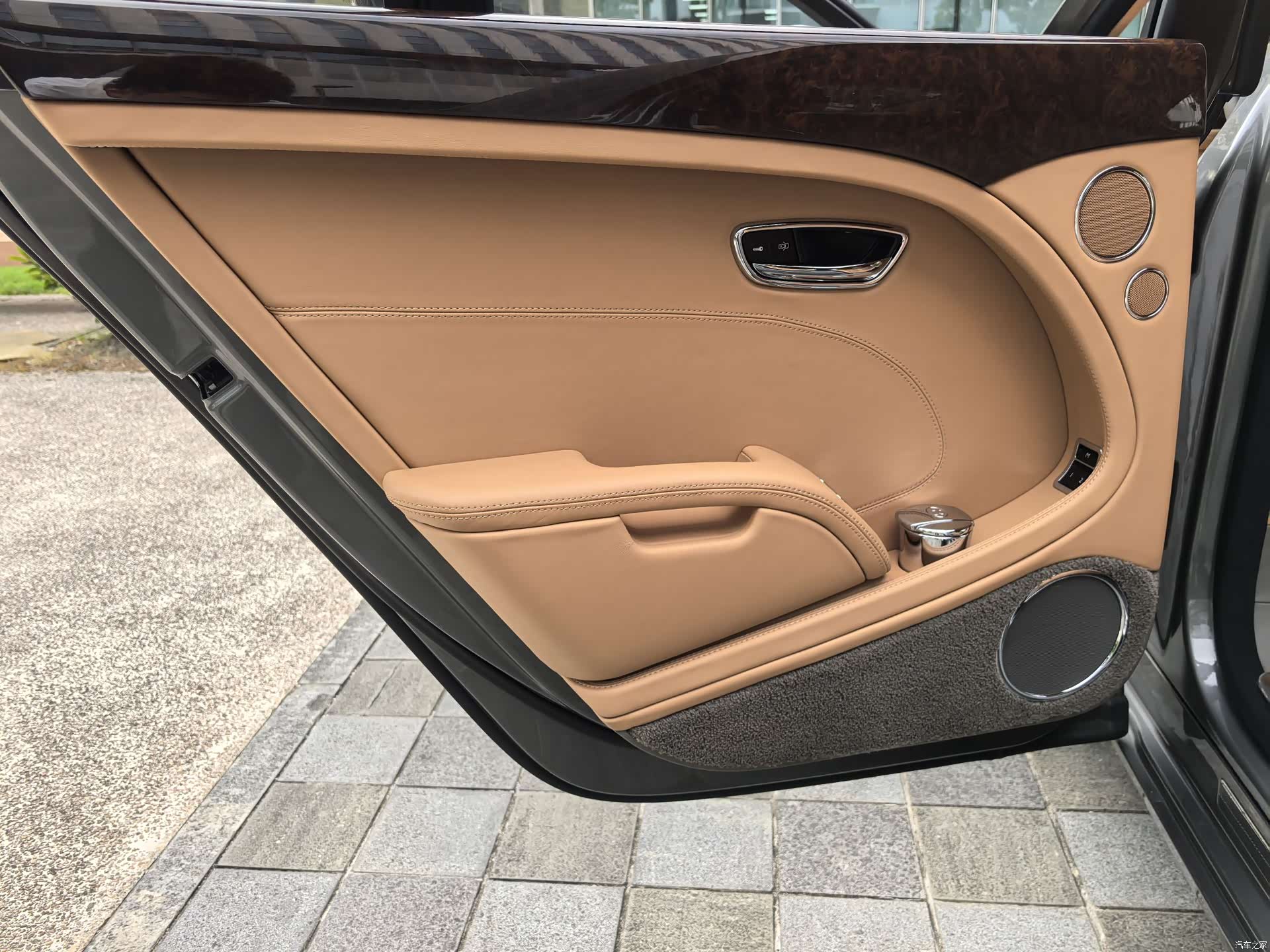 Bentley Mulsanne, 2015 28