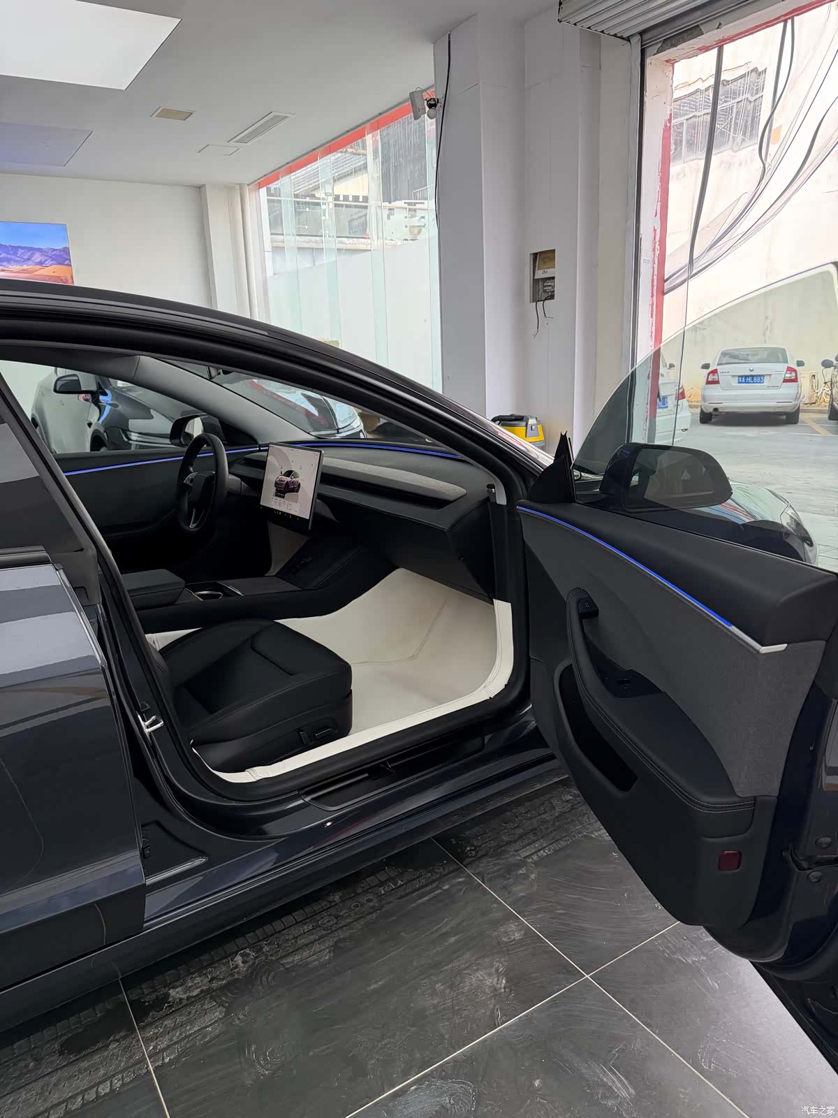 Tesla Model 3, 2024 11