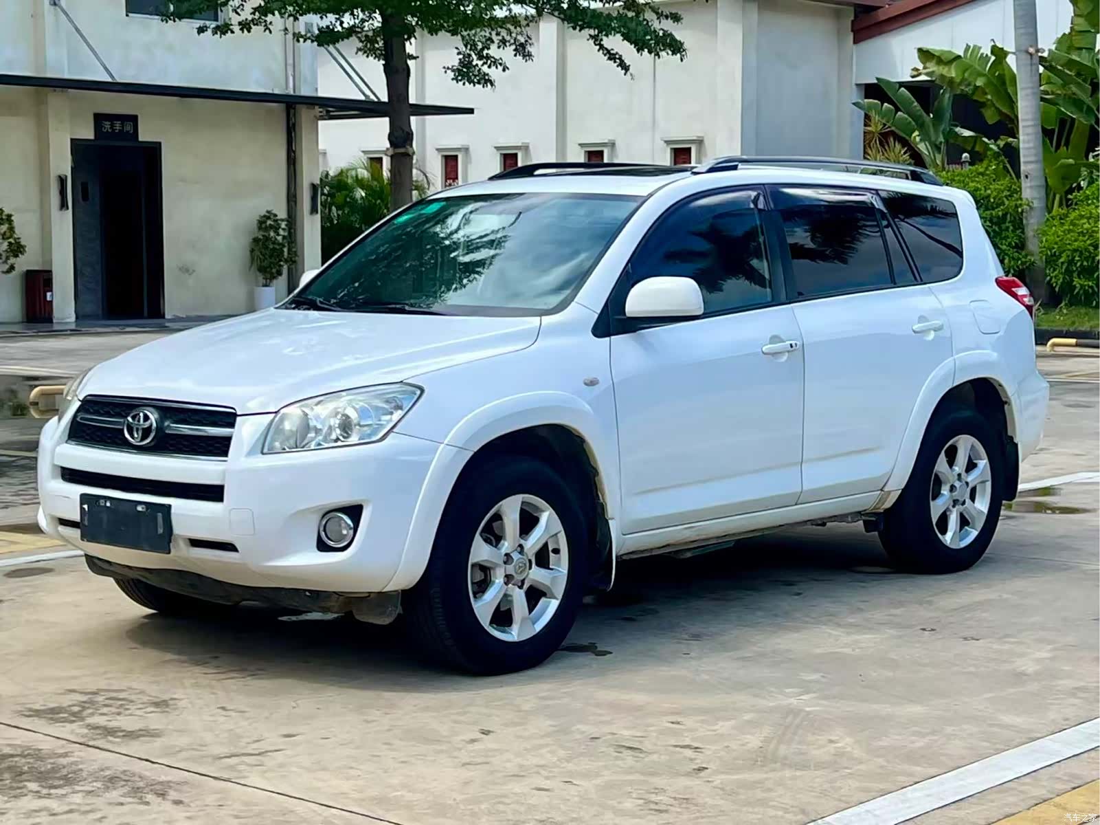 Toyota RAV4, 2011 1