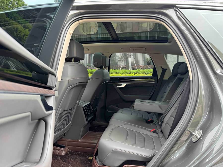 Volkswagen Touareg 2023, фото 10