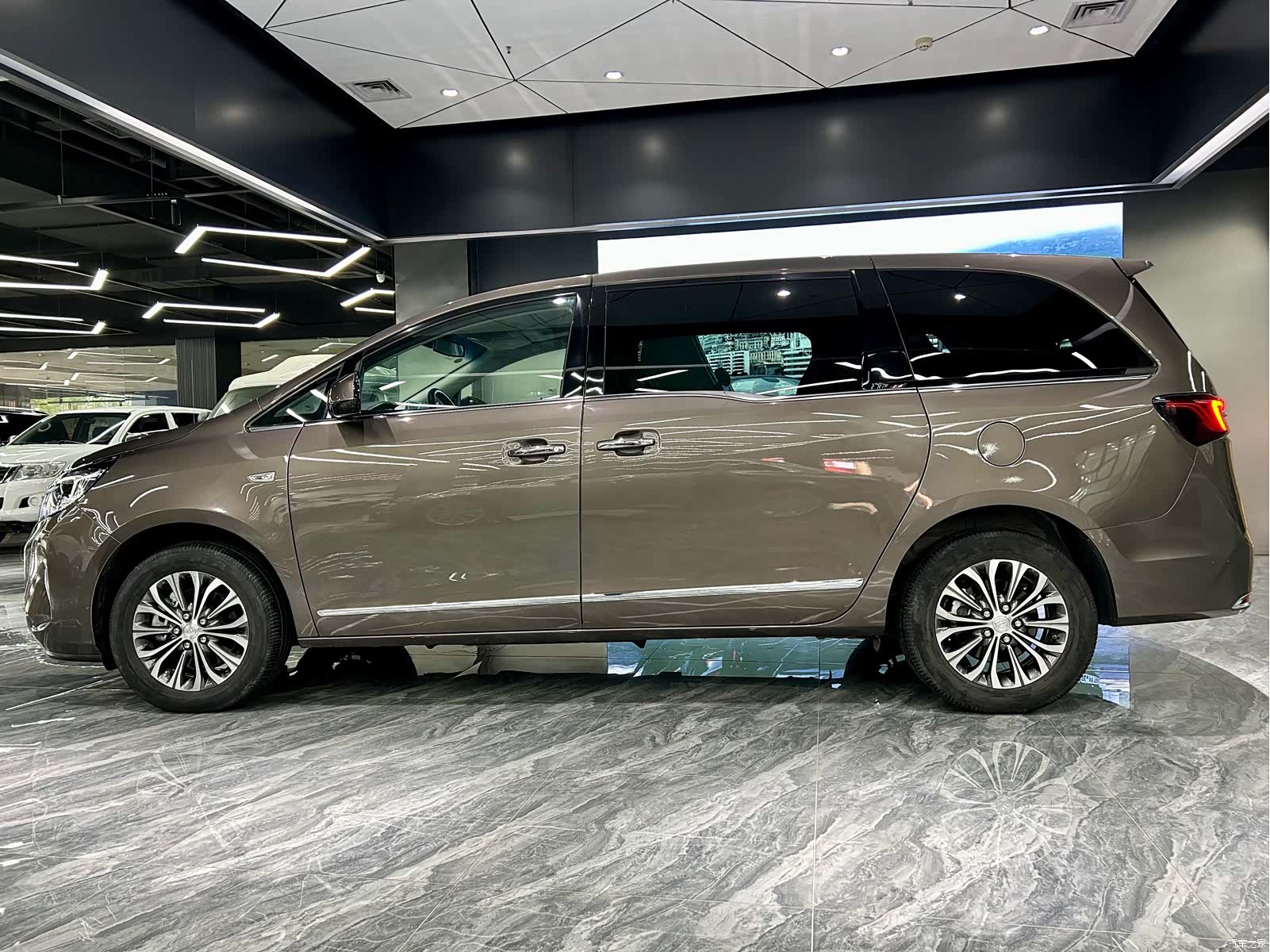 Buick GL8, 2022 8