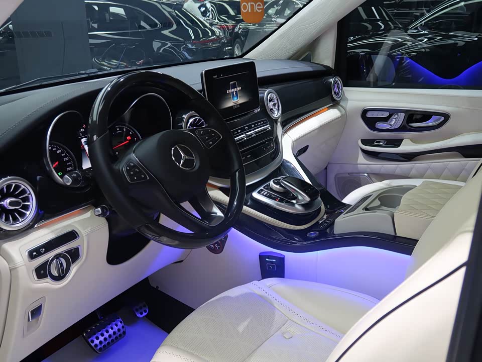 Mercedes-Benz V-class