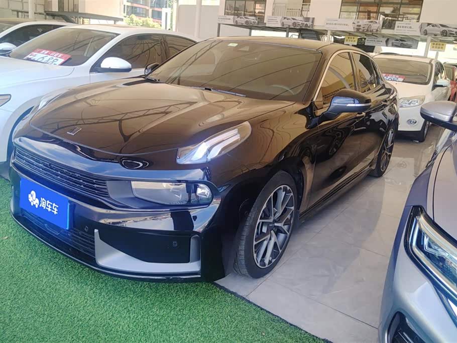 Lynk & Co 03
