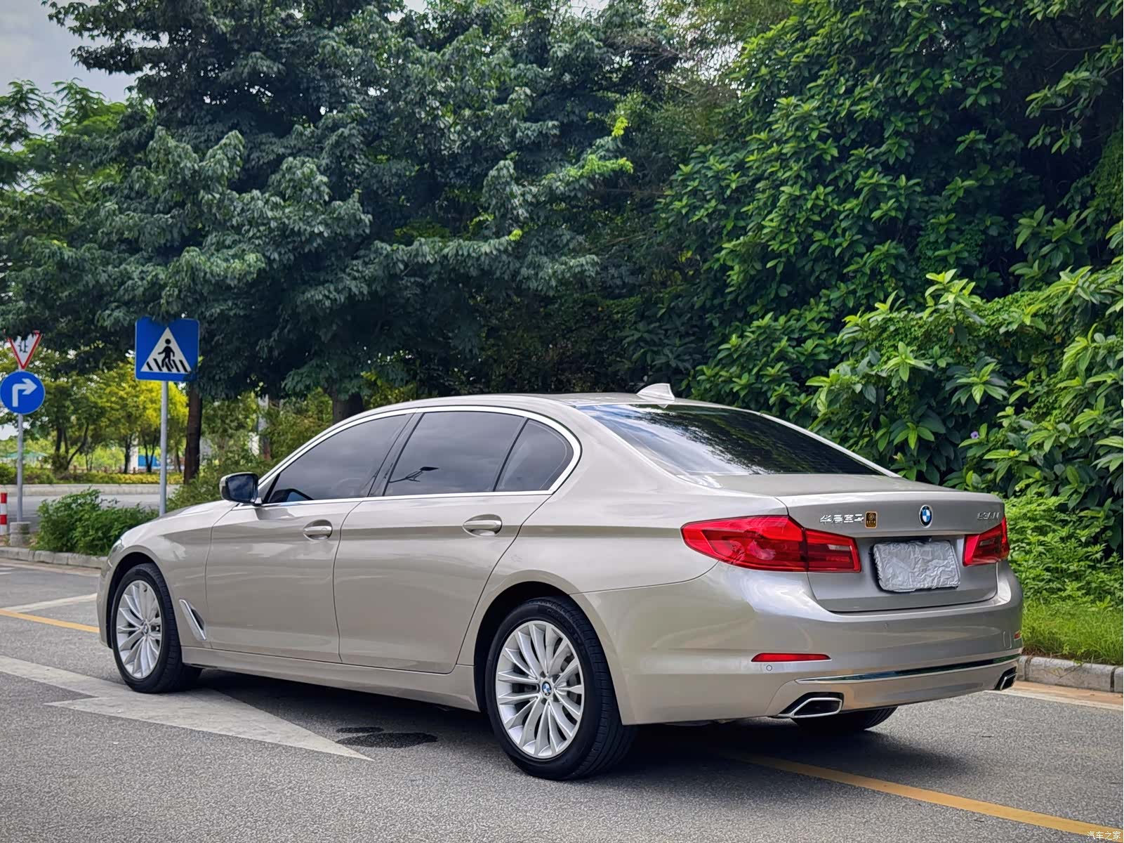 BMW 5 Series, 2019 24