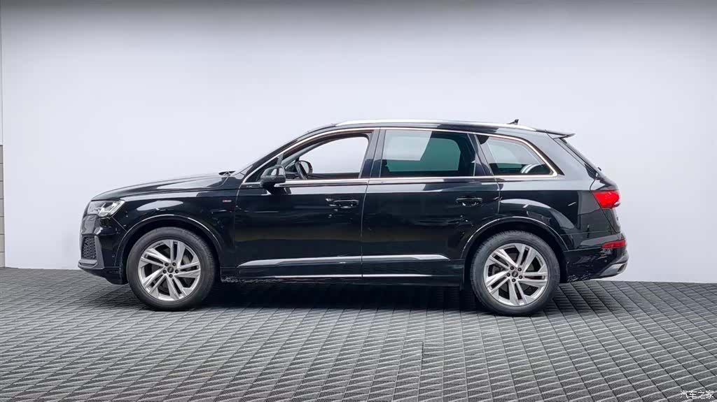 Audi Q7, 2023 4