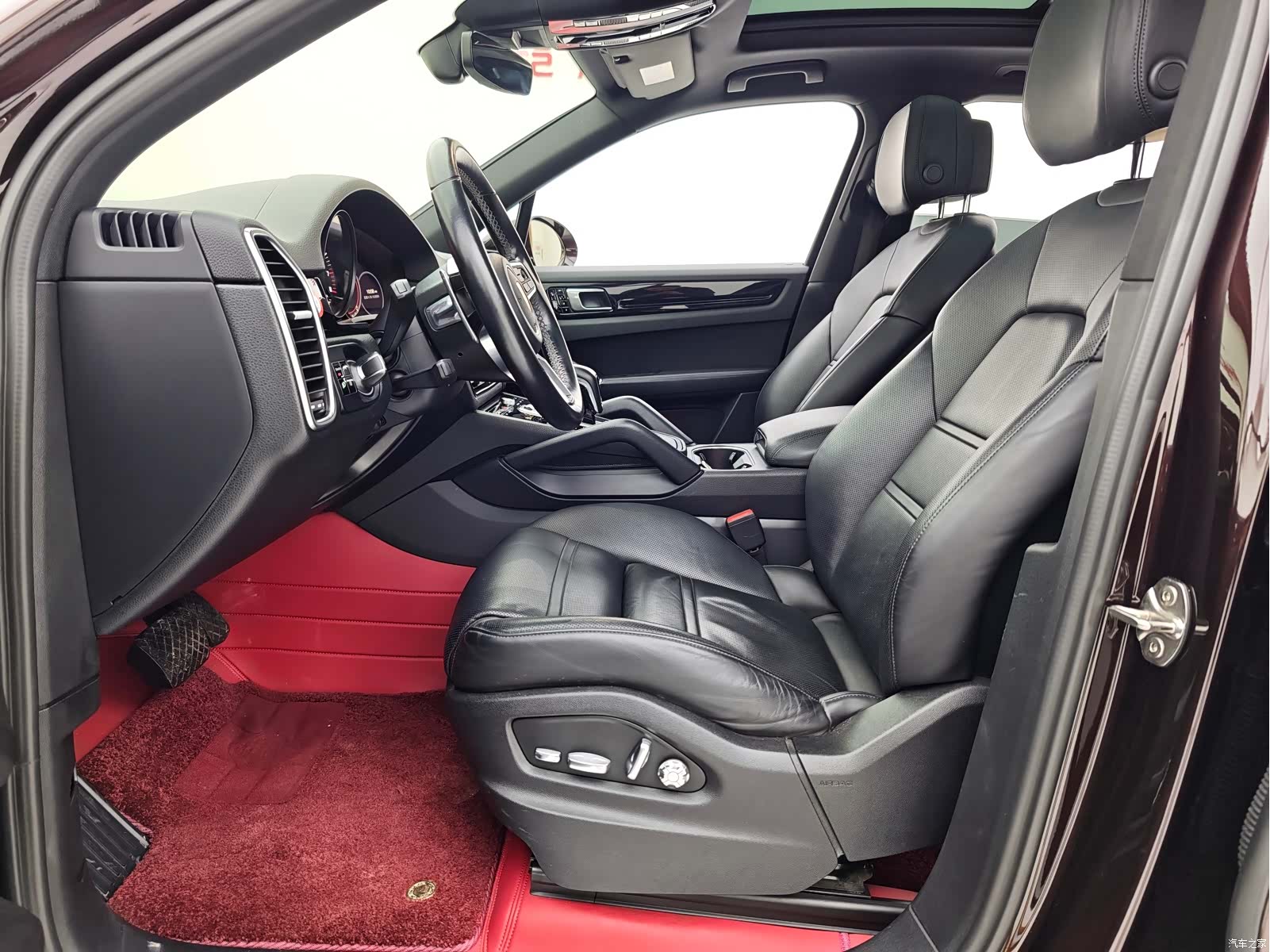 Porsche Cayenne, 2018 все фото