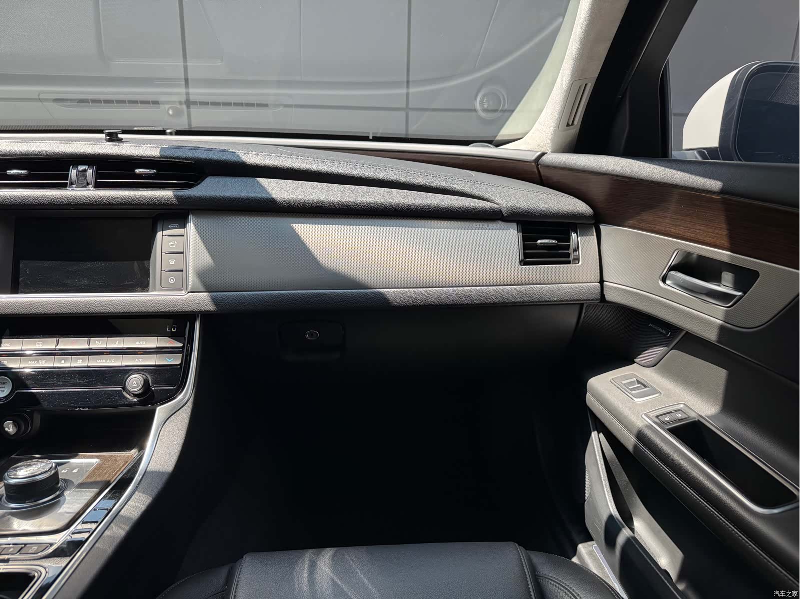 Land Rover XFL, 2017 11