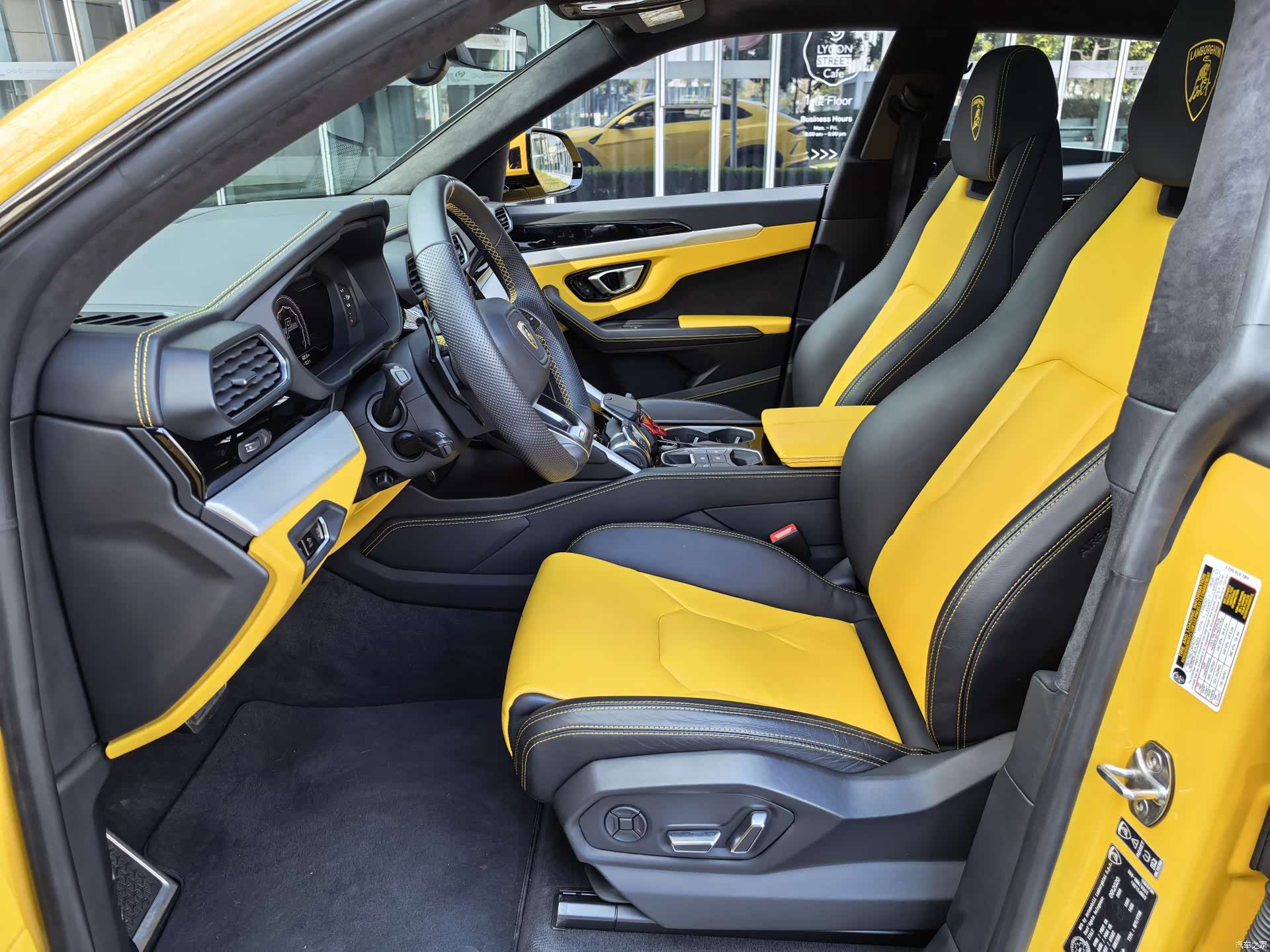 Lamborghini Urus, 2023 9