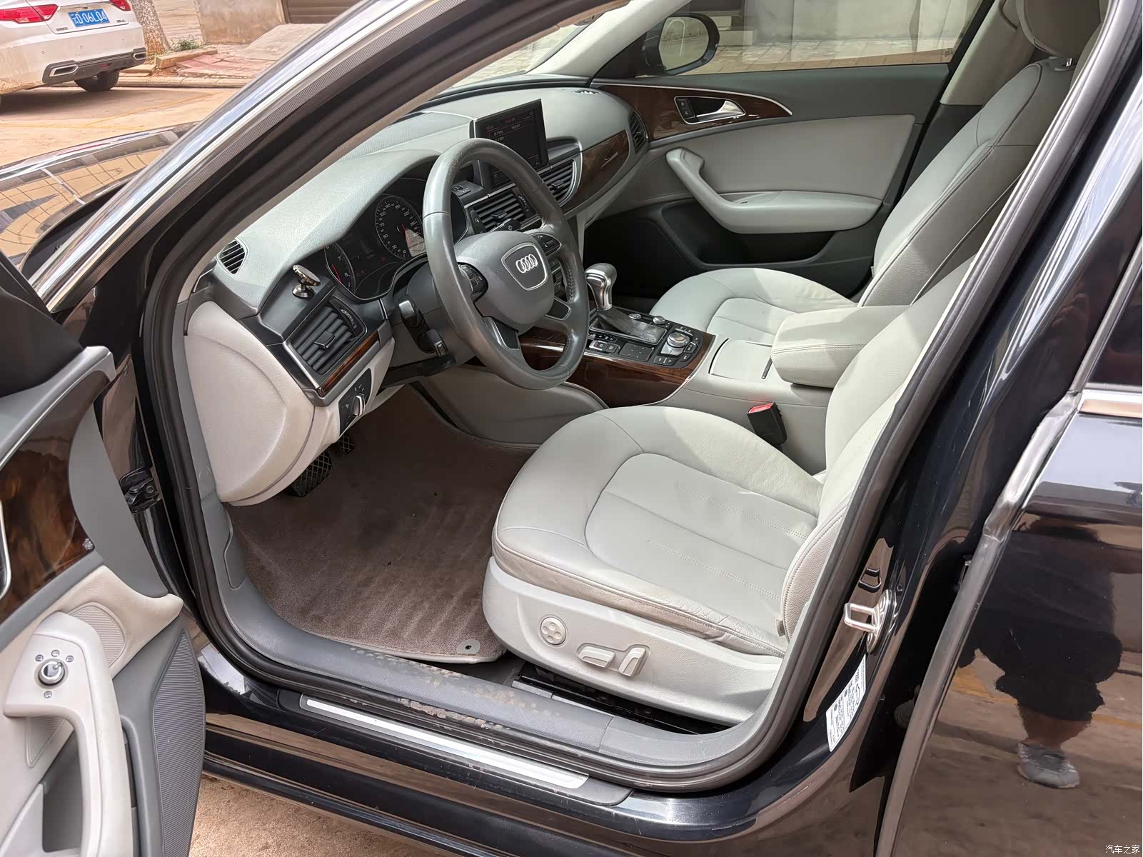 Audi A6L, 2012 4