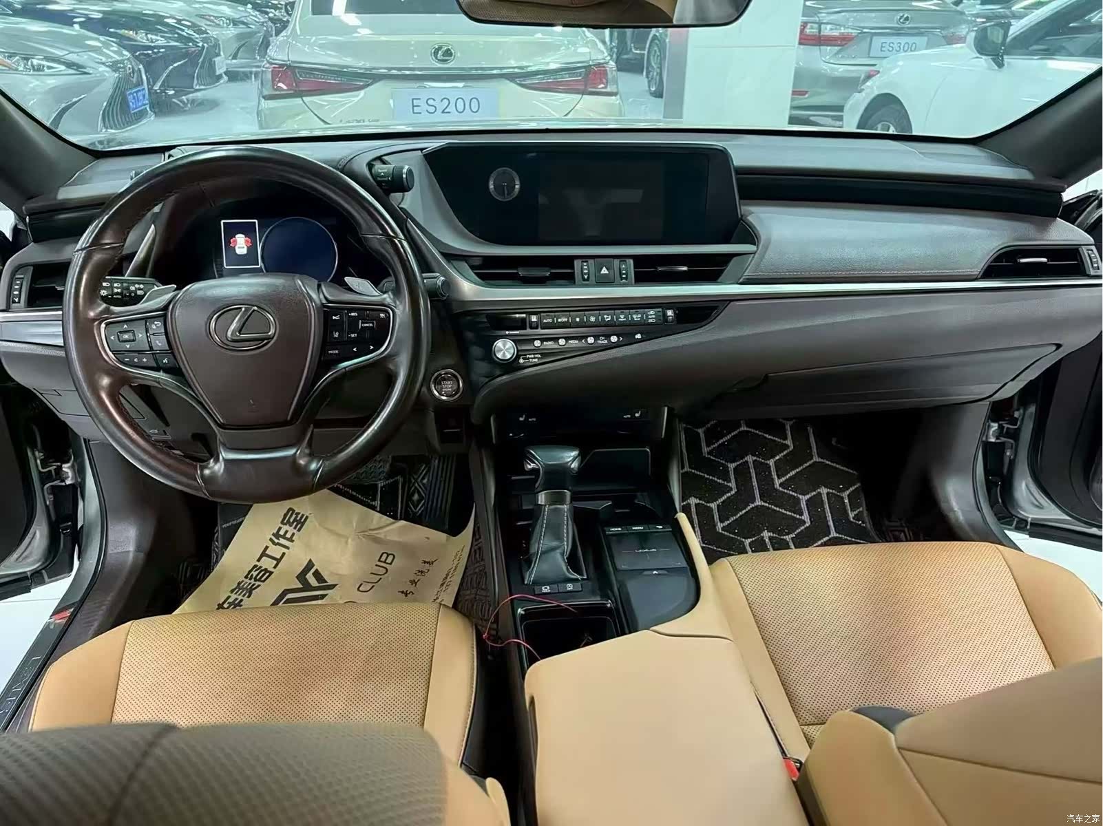 Lexus ES, 2019 все фото