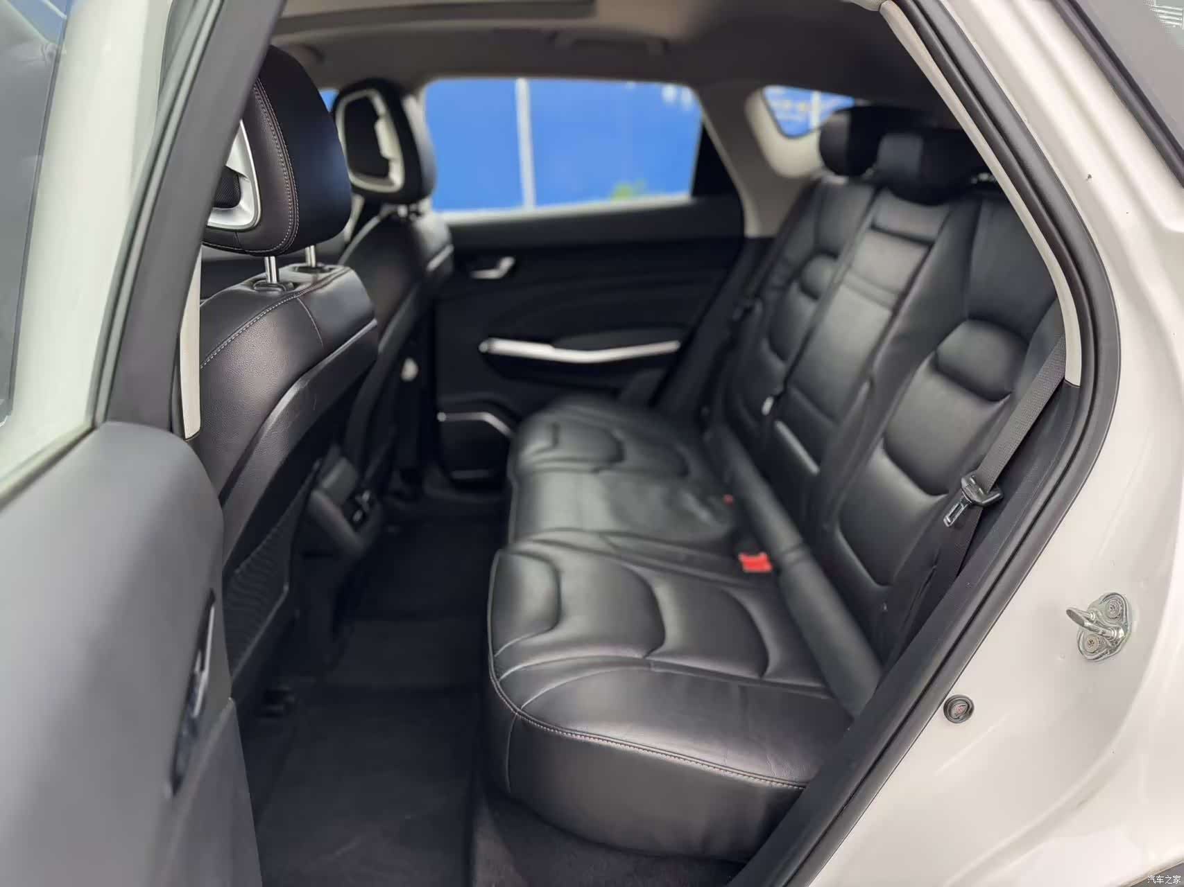 Hongqi HS3, 2019 7