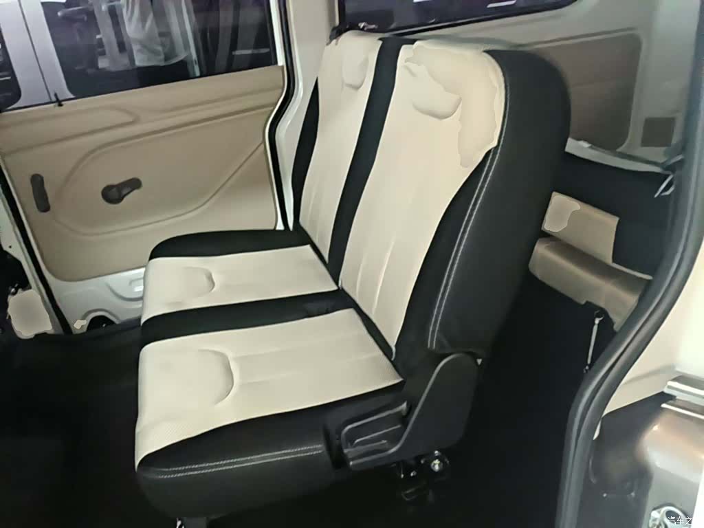 Changan V5, 2025 17