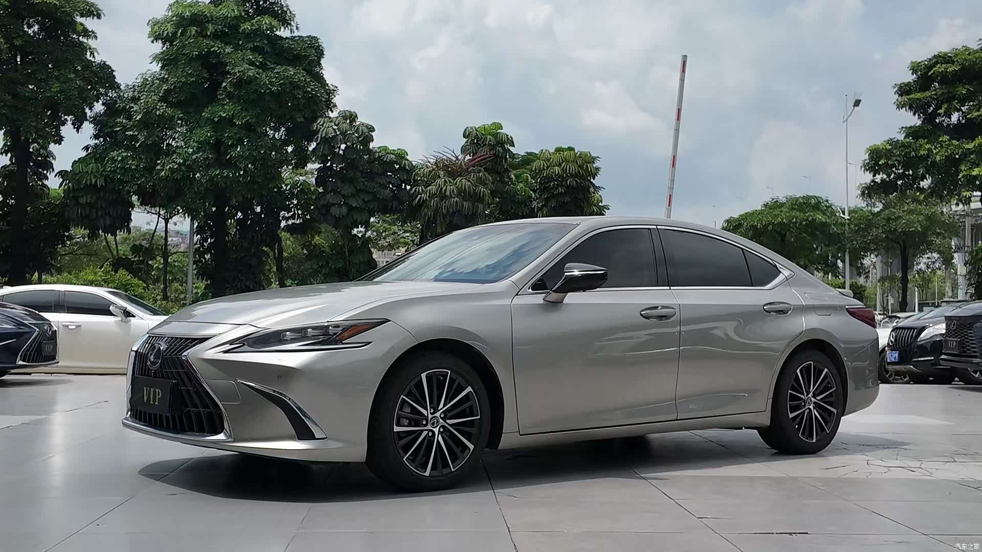 Lexus ES