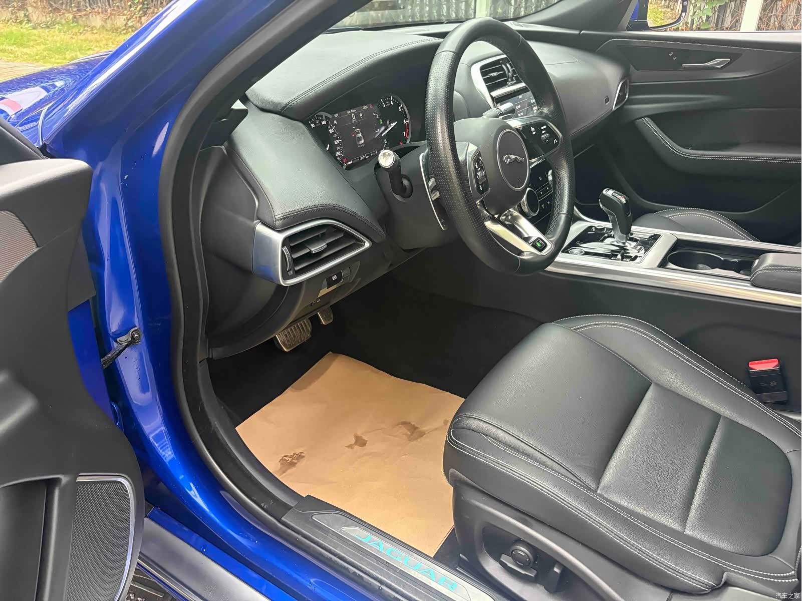 Land Rover XEL, 2020 10