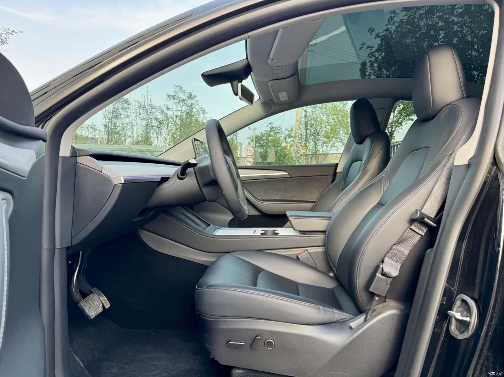 Tesla Model Y, 2023 3